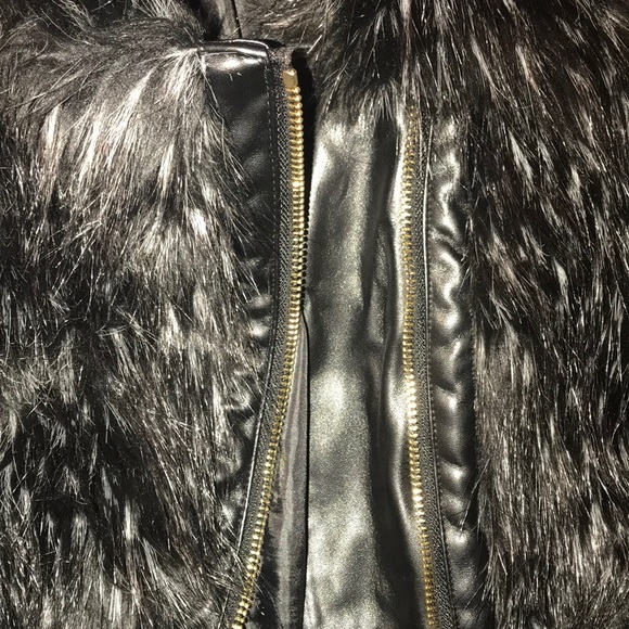Vince Camuto fur vest in perfect condition - Picture 3 of 3
